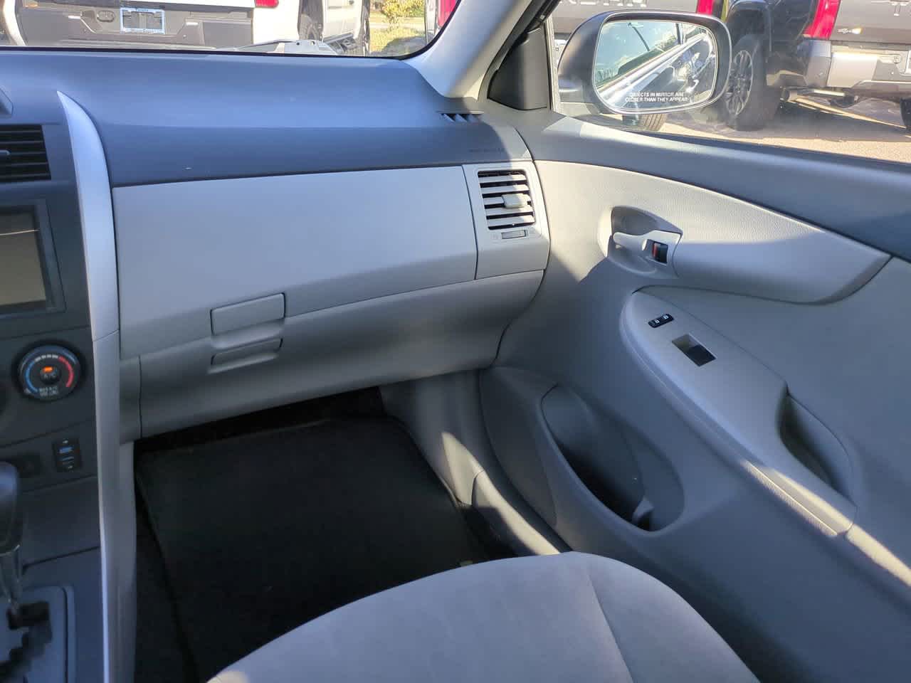 Thumbnail: 2012 Toyota Corolla - 16