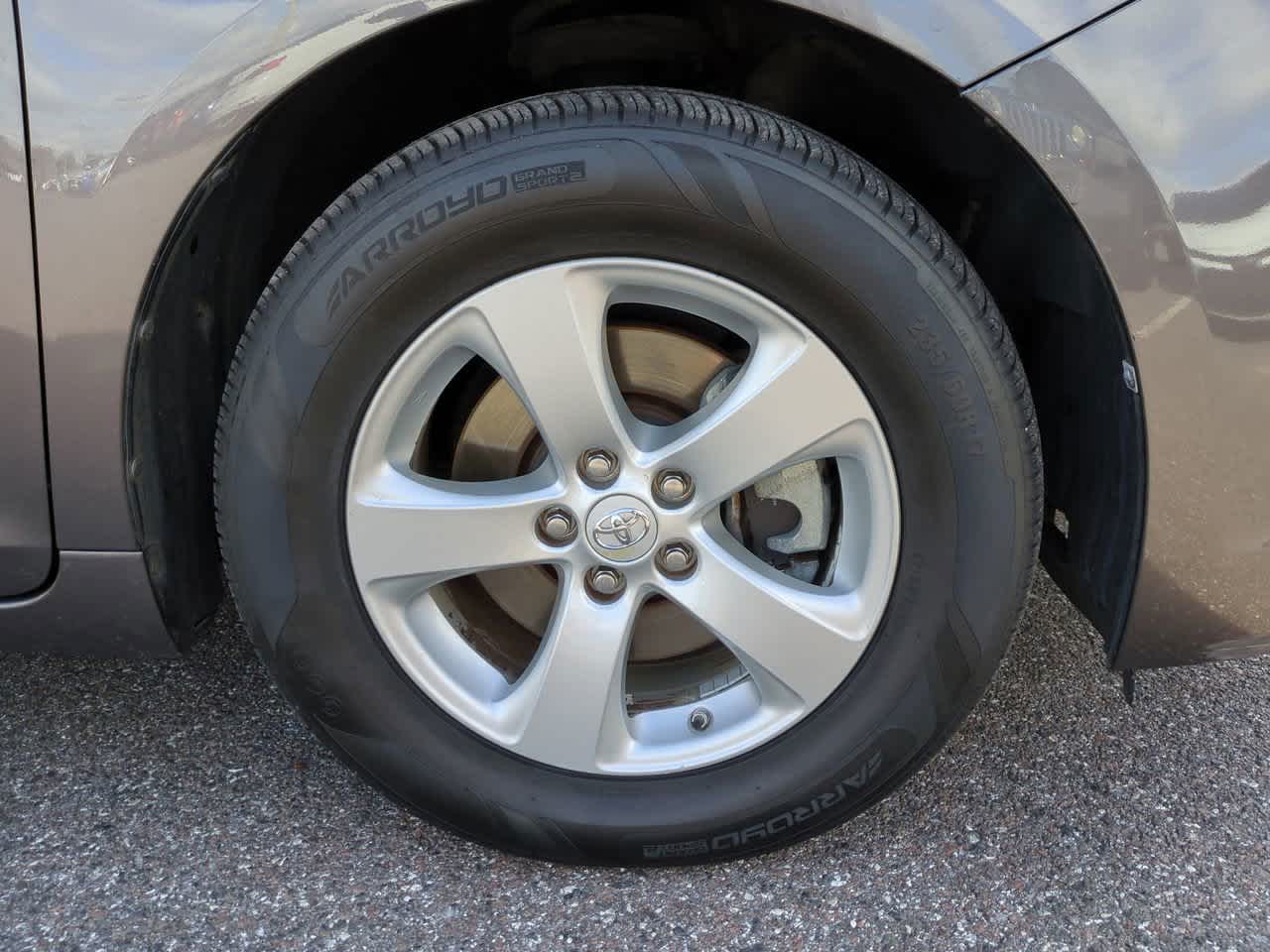 Thumbnail: 2012 Toyota Sienna - 11