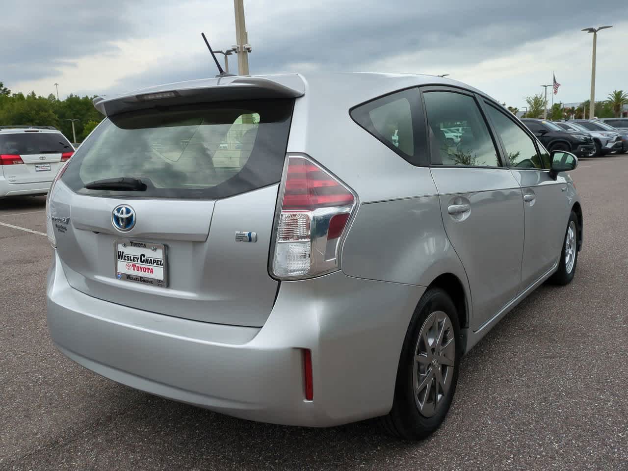 Thumbnail: 2015 Toyota Prius v - 6