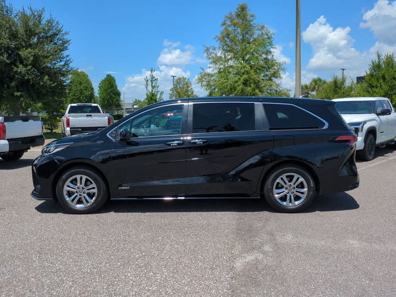 Thumbnail: 2021 Toyota Sienna - 3