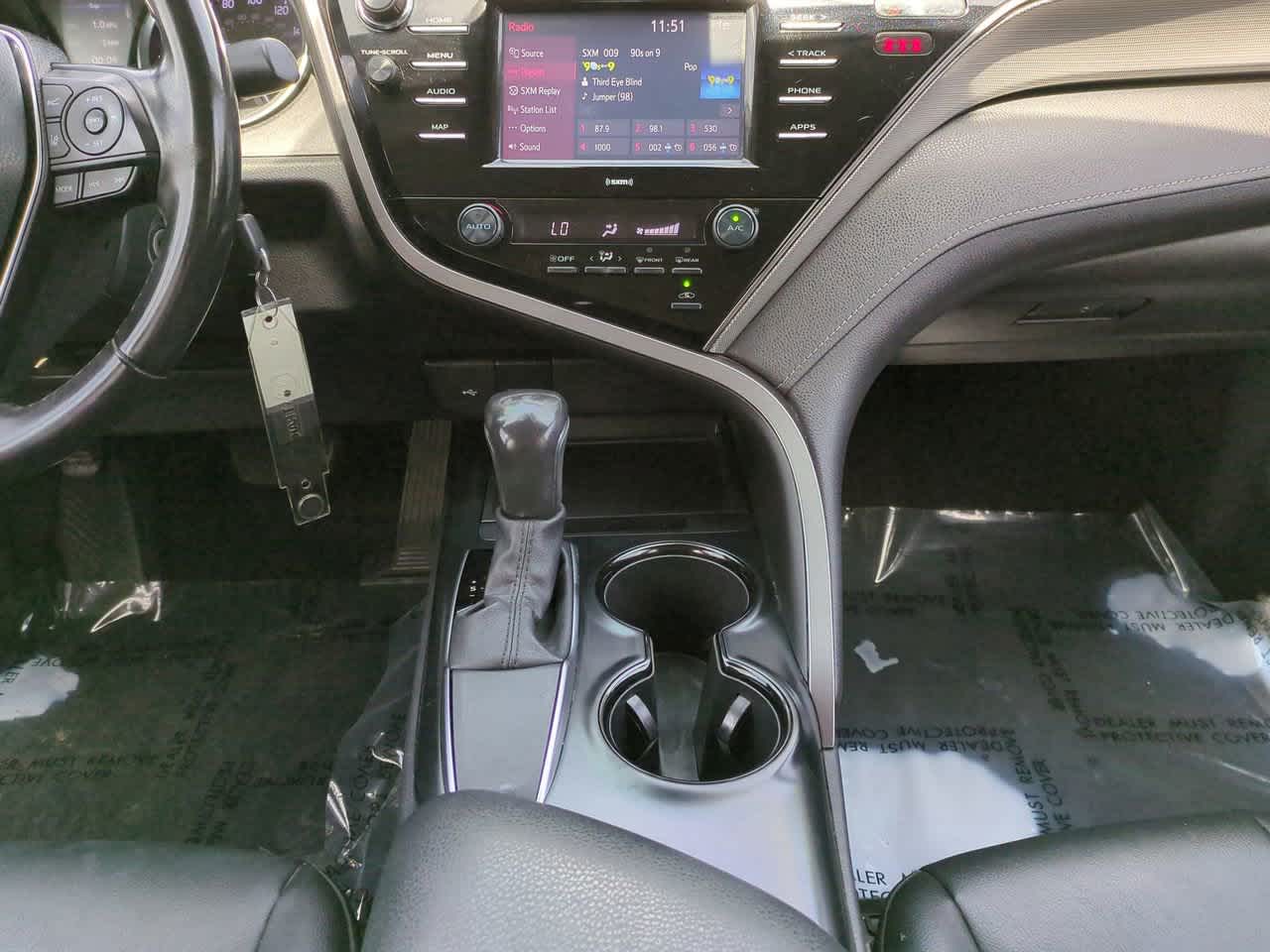 2020 Toyota Camry SE 18