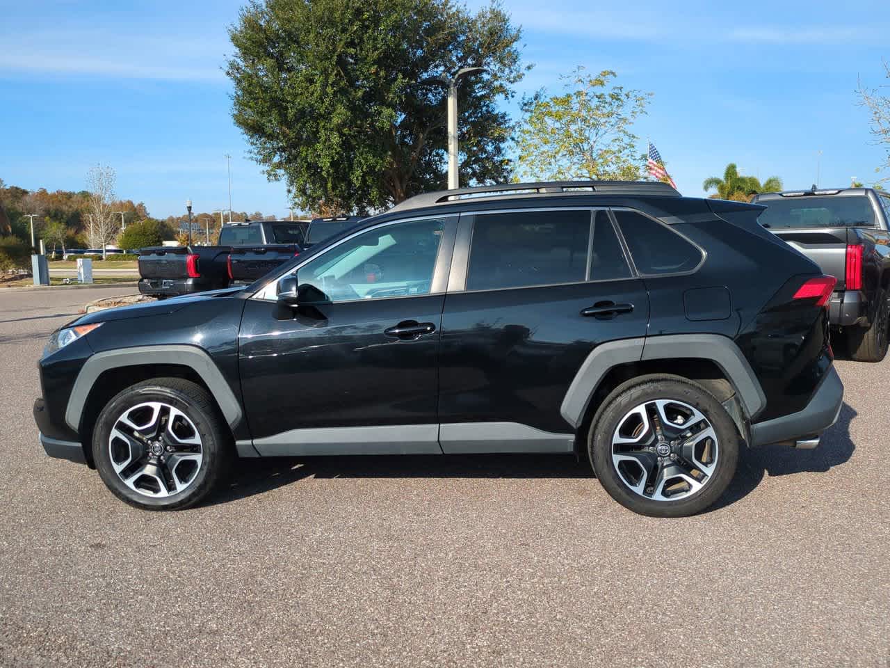 Thumbnail: 2020 Toyota RAV4 - 3