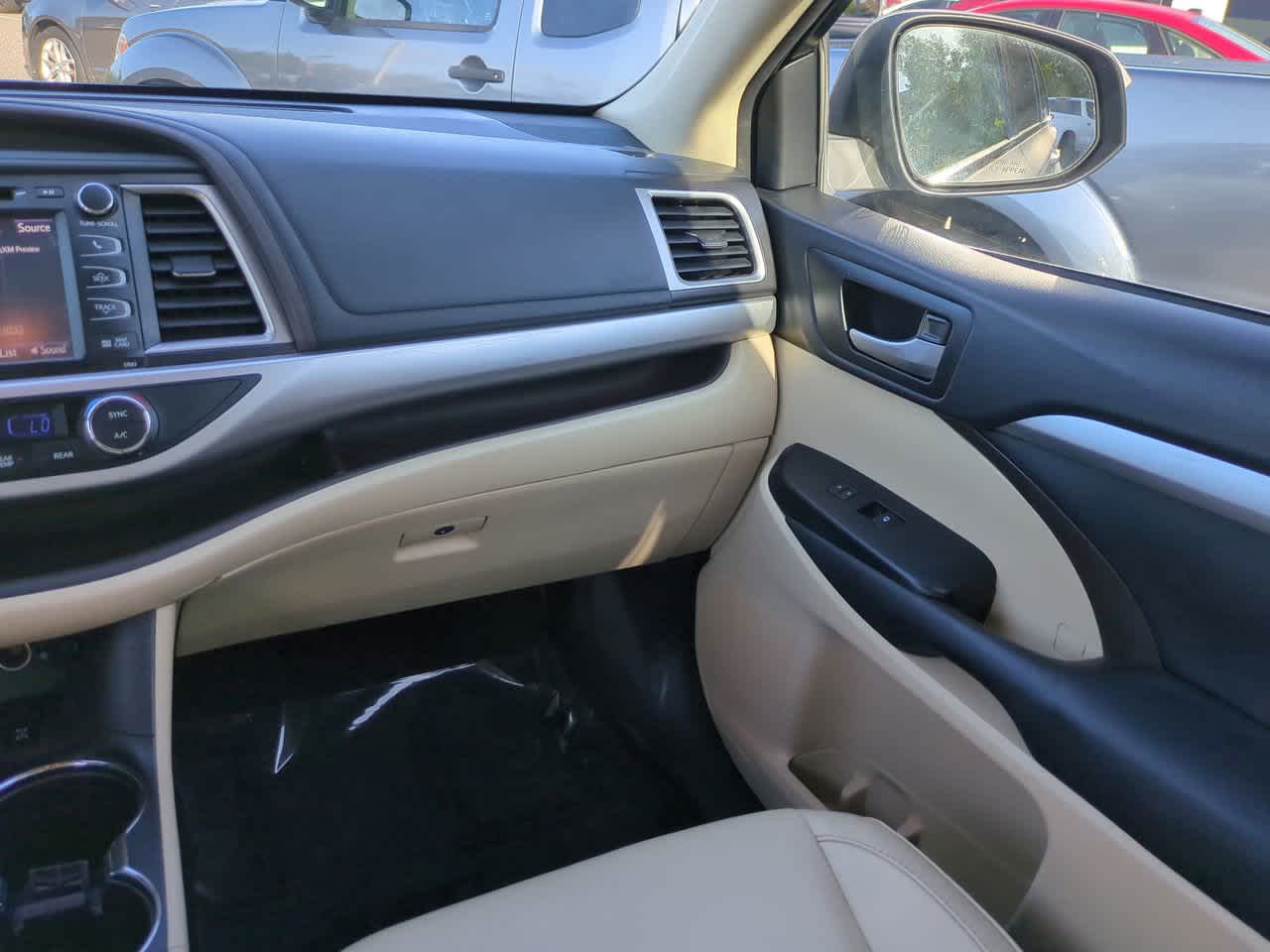 Thumbnail: 2015 Toyota Highlander - 16