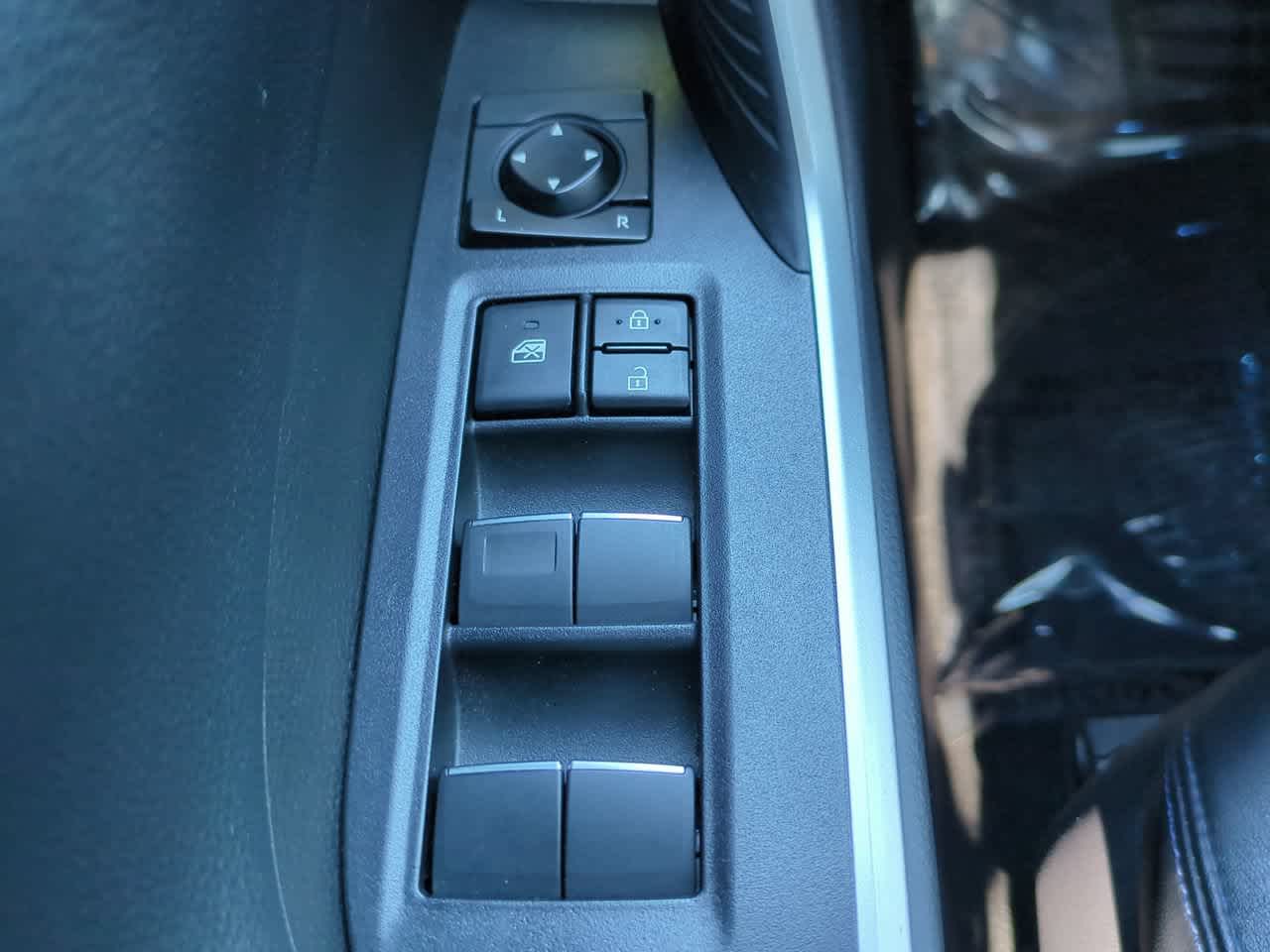 Thumbnail: 2020 Toyota RAV4 - 23