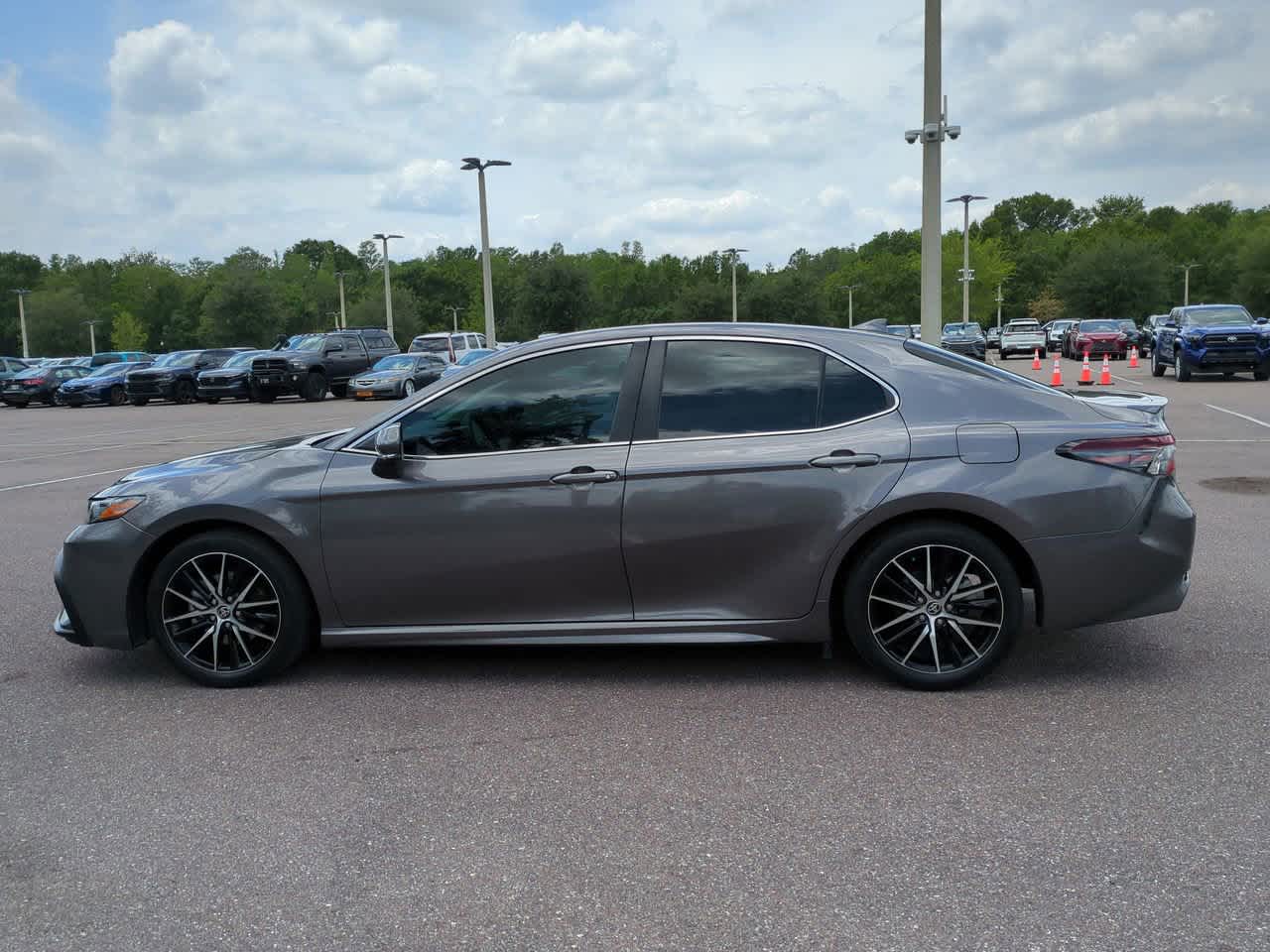 2023 Toyota Camry SE 3