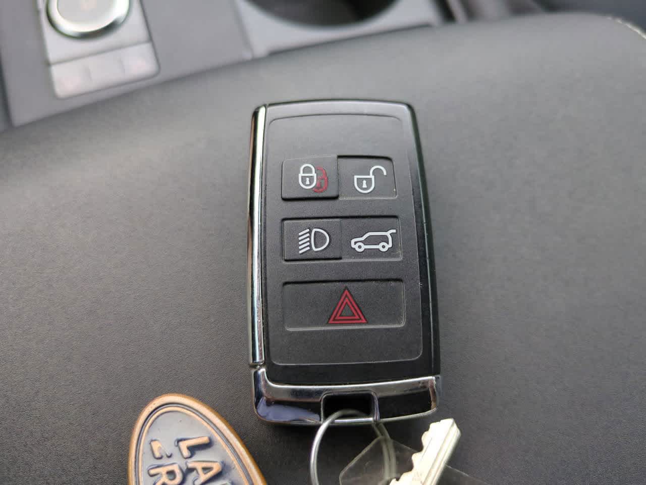 Thumbnail: 2021 Land Rover Discovery - 29