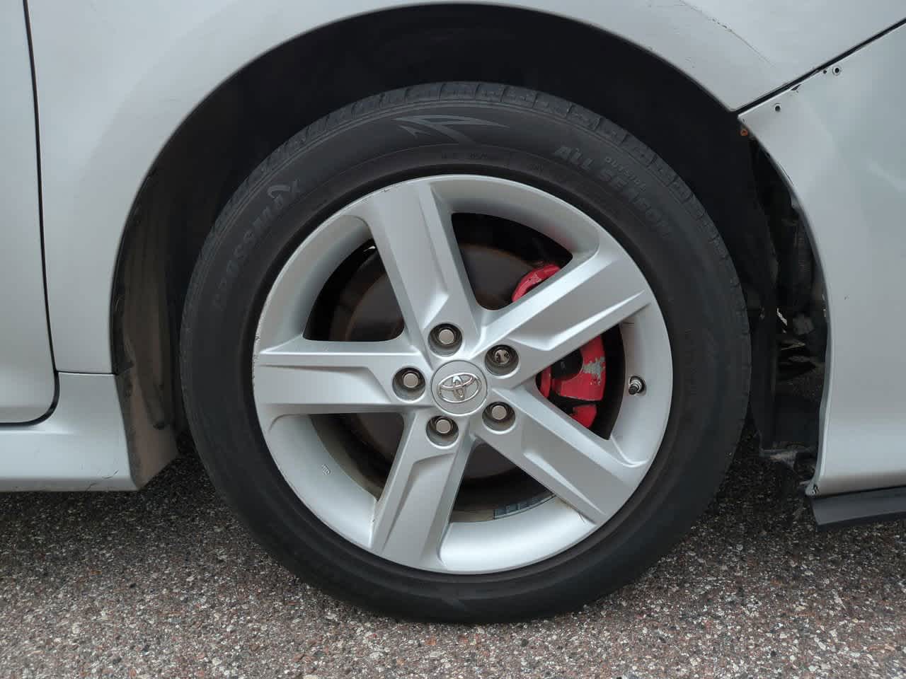 Thumbnail: 2014 Toyota Camry - 11