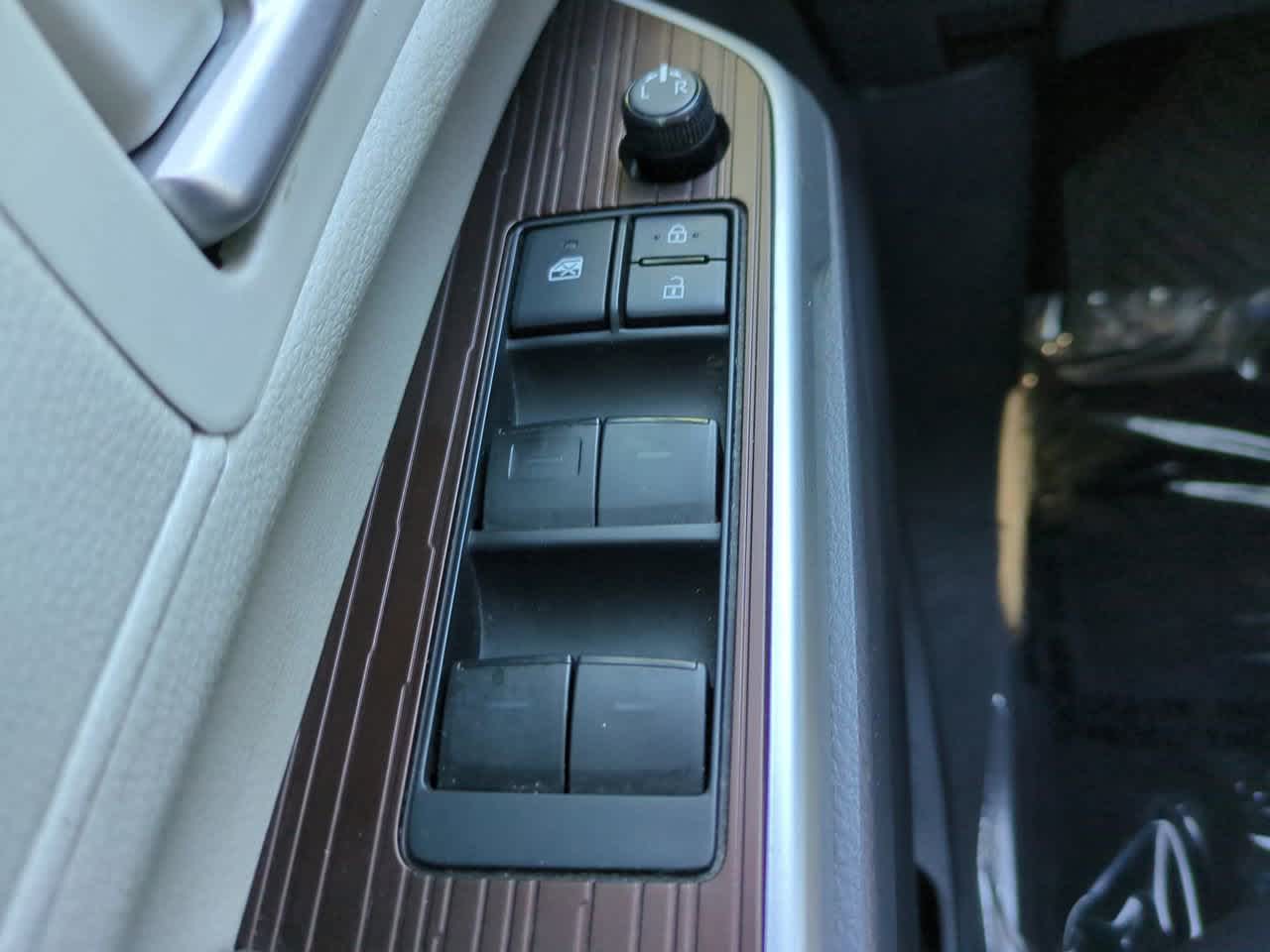 Thumbnail: 2021 Toyota Sienna - 20