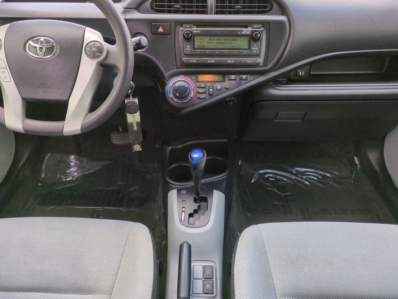 Thumbnail: 2014 Toyota Prius c - 18