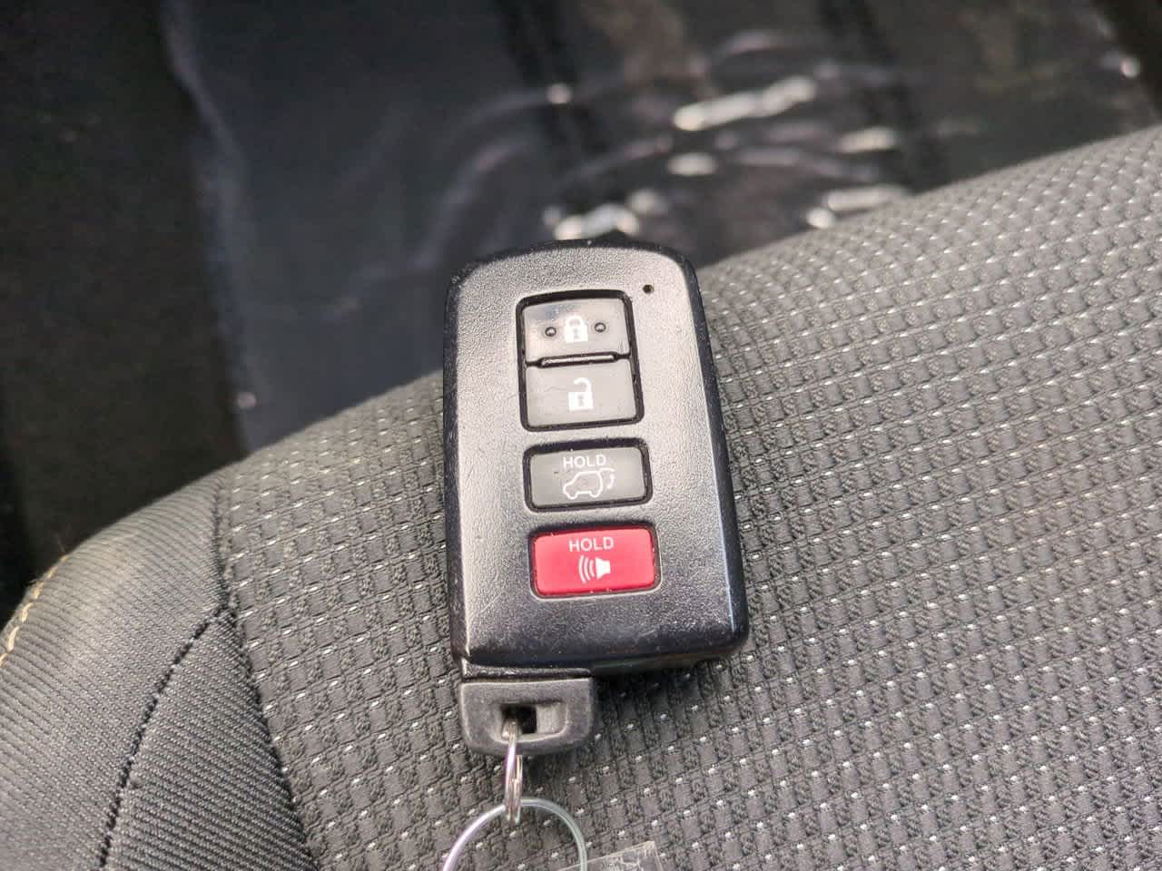 Thumbnail: 2017 Toyota RAV4 - 28