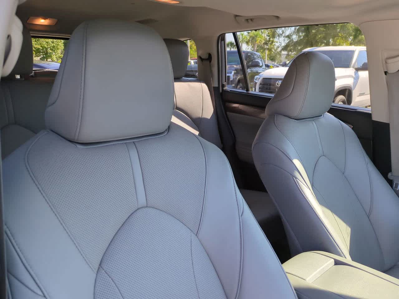 Thumbnail: 2021 Toyota Highlander - 7