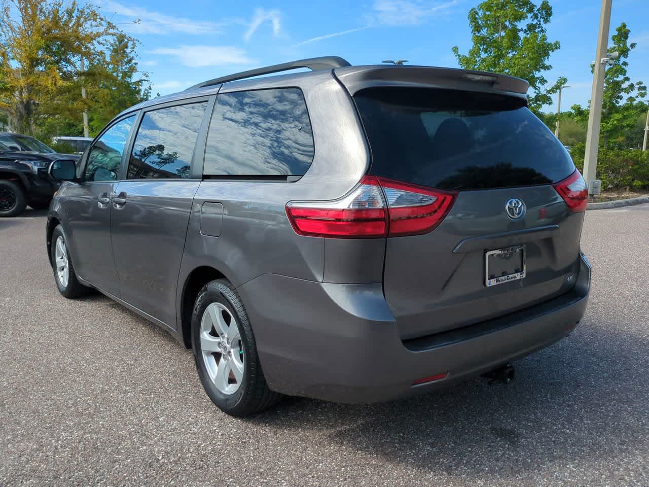 Thumbnail: 2017 Toyota Sienna - 4