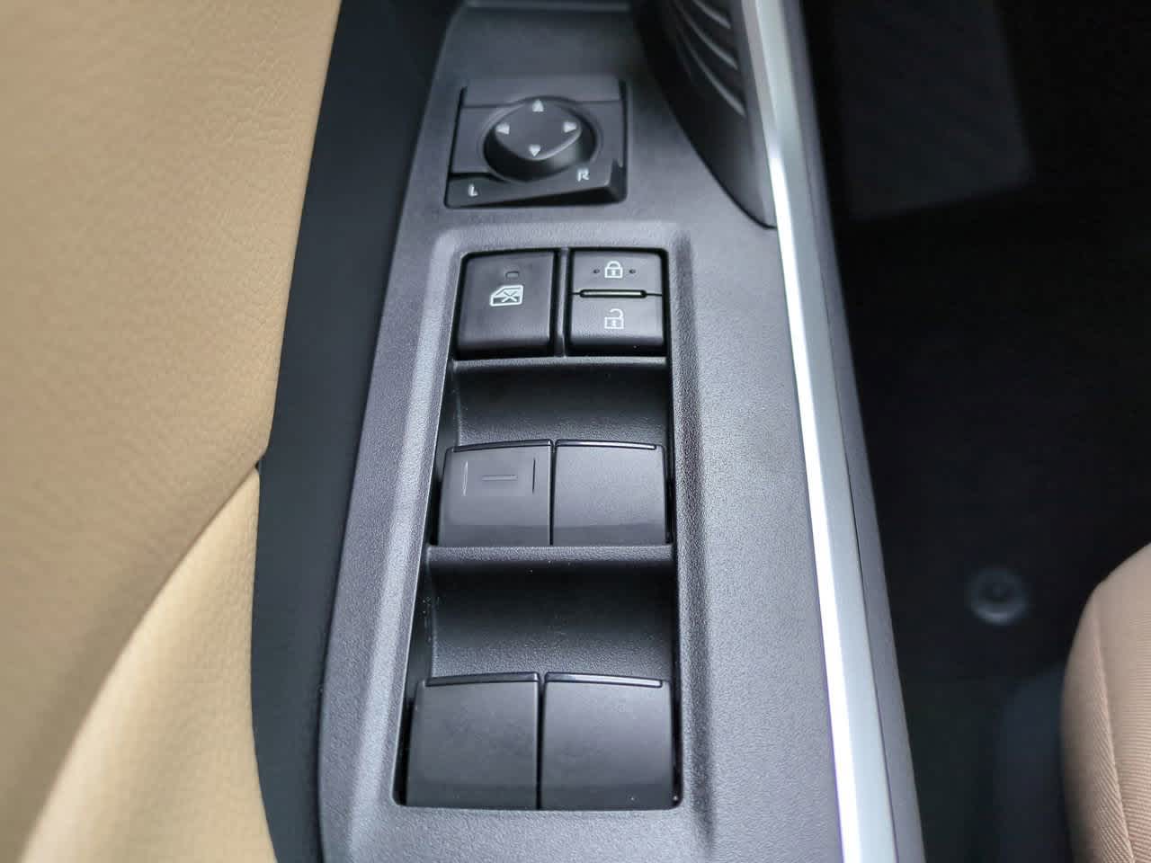 Thumbnail: 2025 Toyota RAV4 - 21