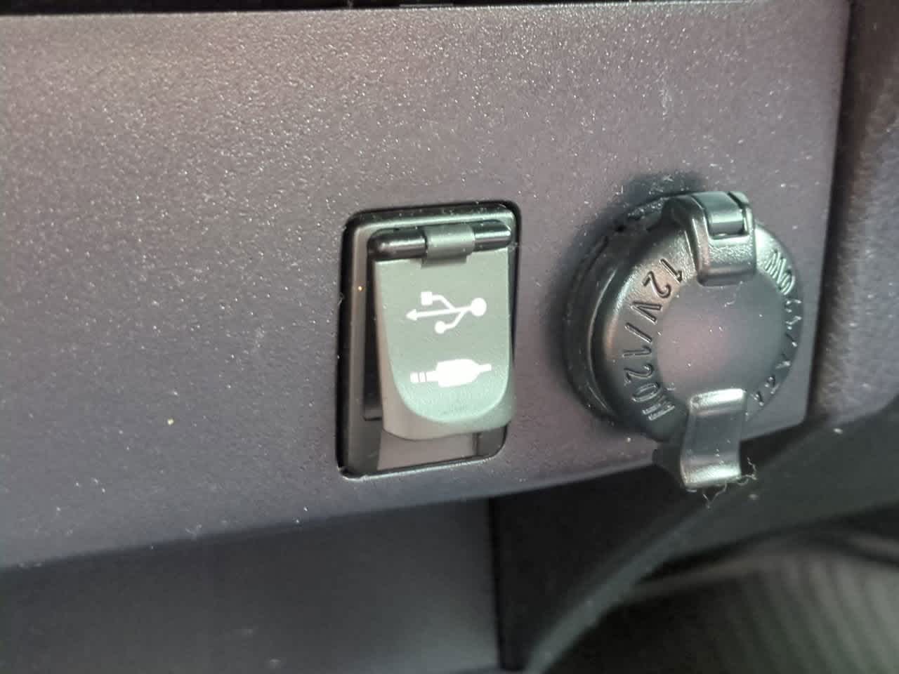 Thumbnail: 2017 Toyota RAV4 - 20