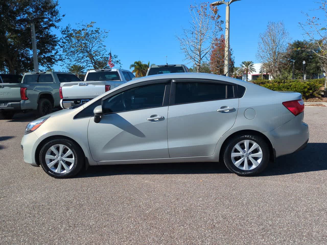 Thumbnail: 2013 Kia Rio - 3