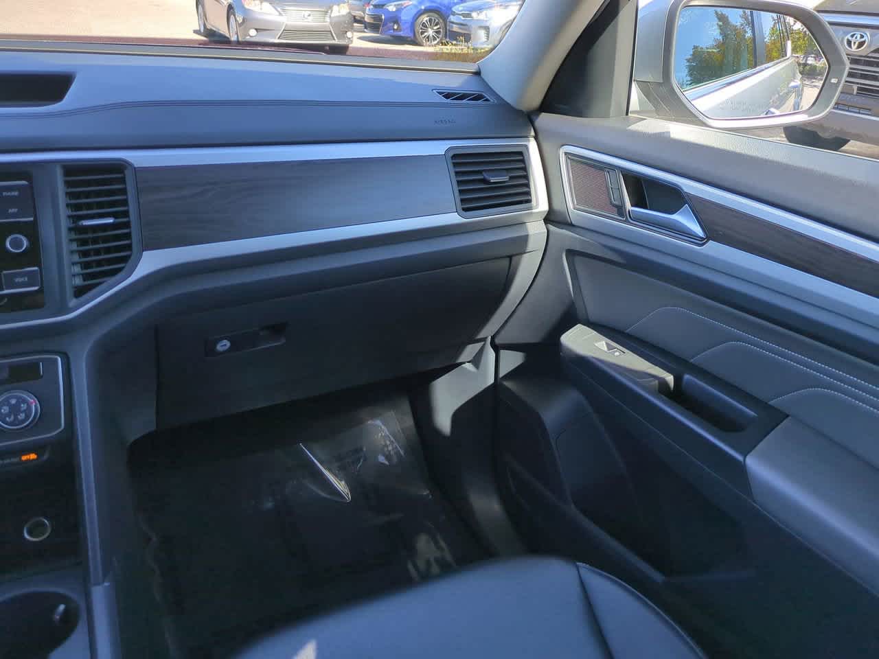 Thumbnail: 2022 Volkswagen Atlas - 17