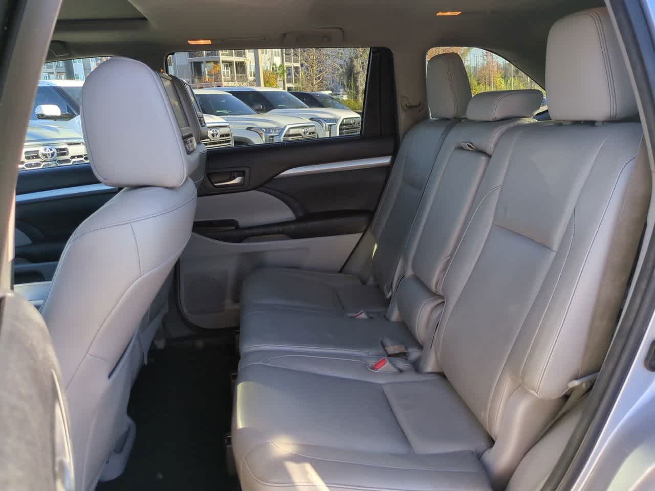 Thumbnail: 2015 Toyota Highlander - 14