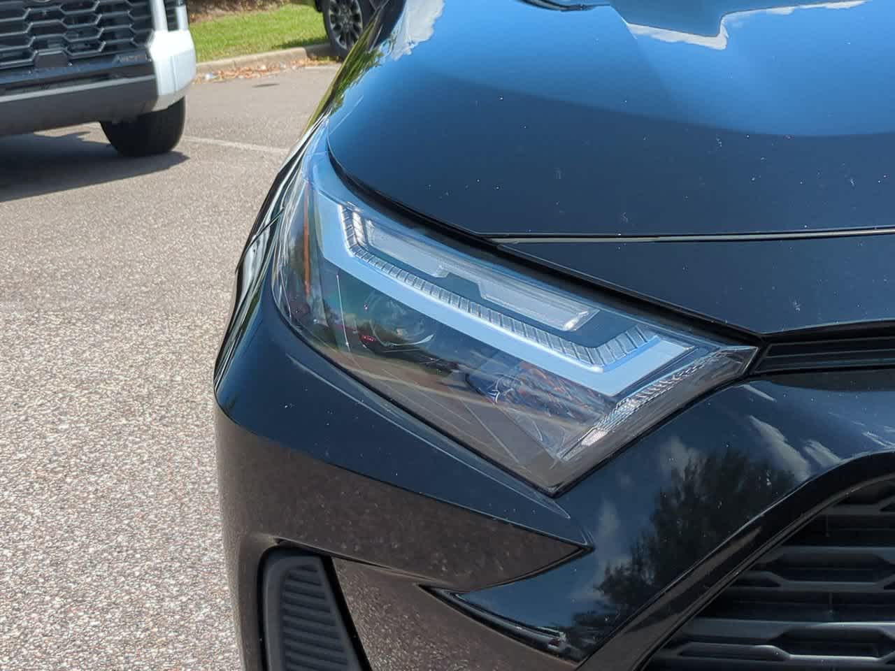 Thumbnail: 2022 Toyota RAV4 - 10