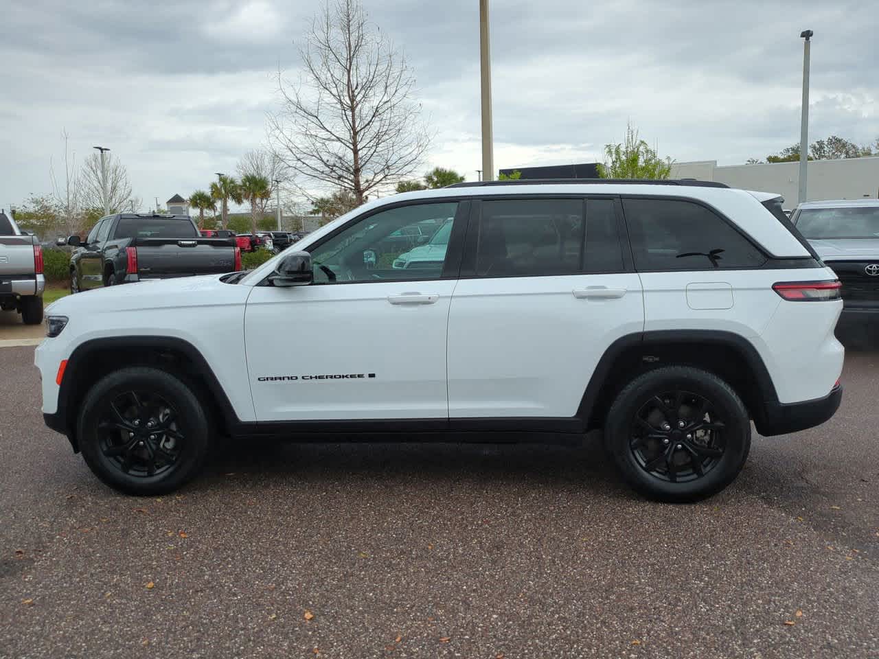 Thumbnail: 2025 Jeep Grand Cherokee - 3