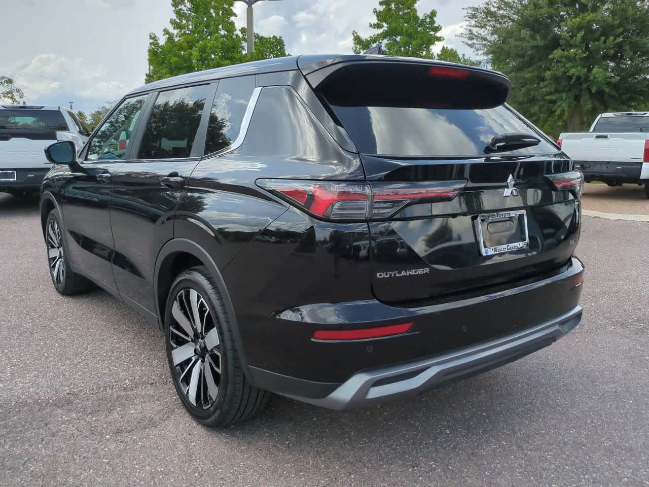 Thumbnail: 2025 Mitsubishi Outlander - 4