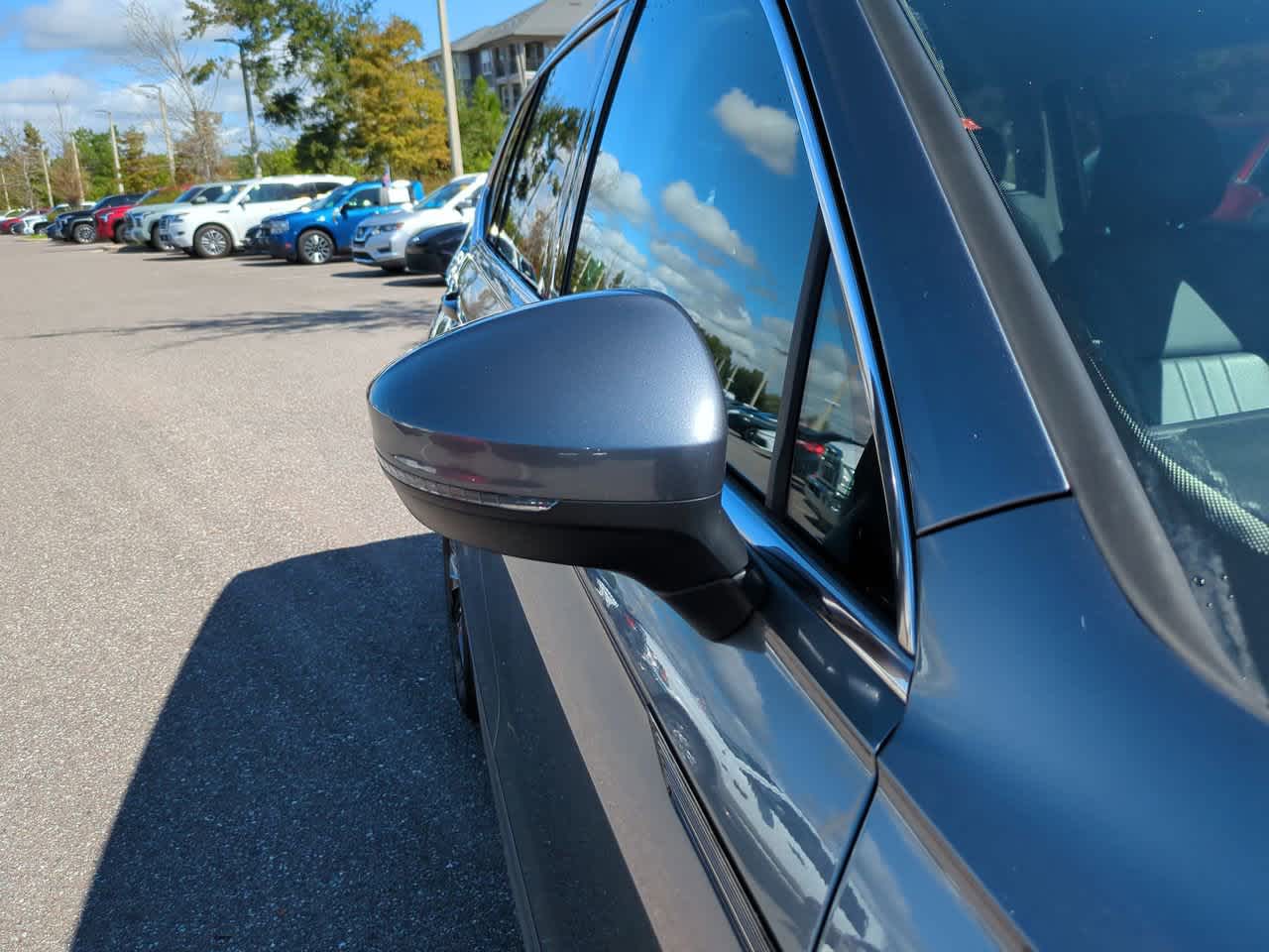 Thumbnail: 2023 Volkswagen Tiguan - 12