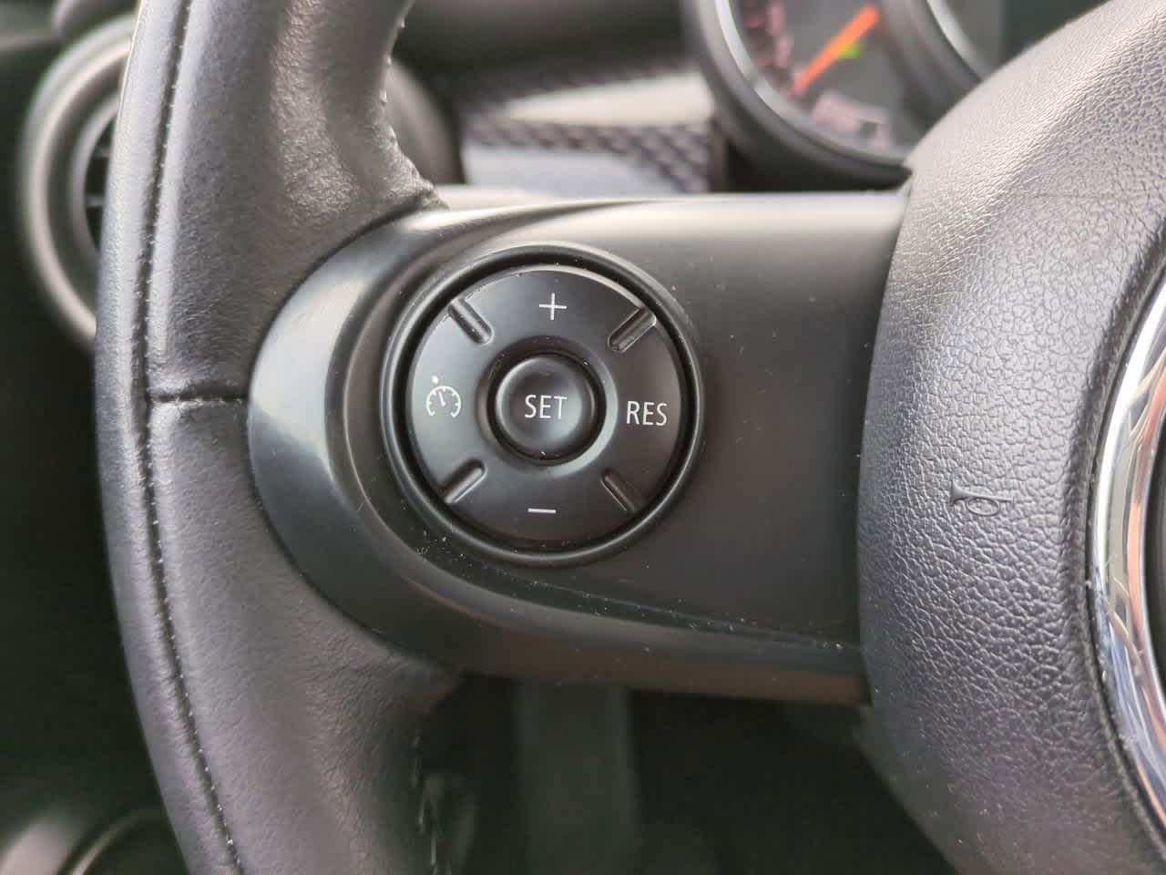 Thumbnail: 2015 MINI Cooper Hardtop - 20