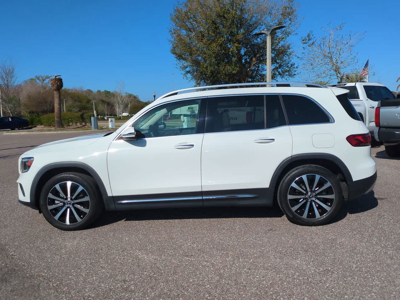 Thumbnail: 2023 Mercedes-Benz GLB - 3