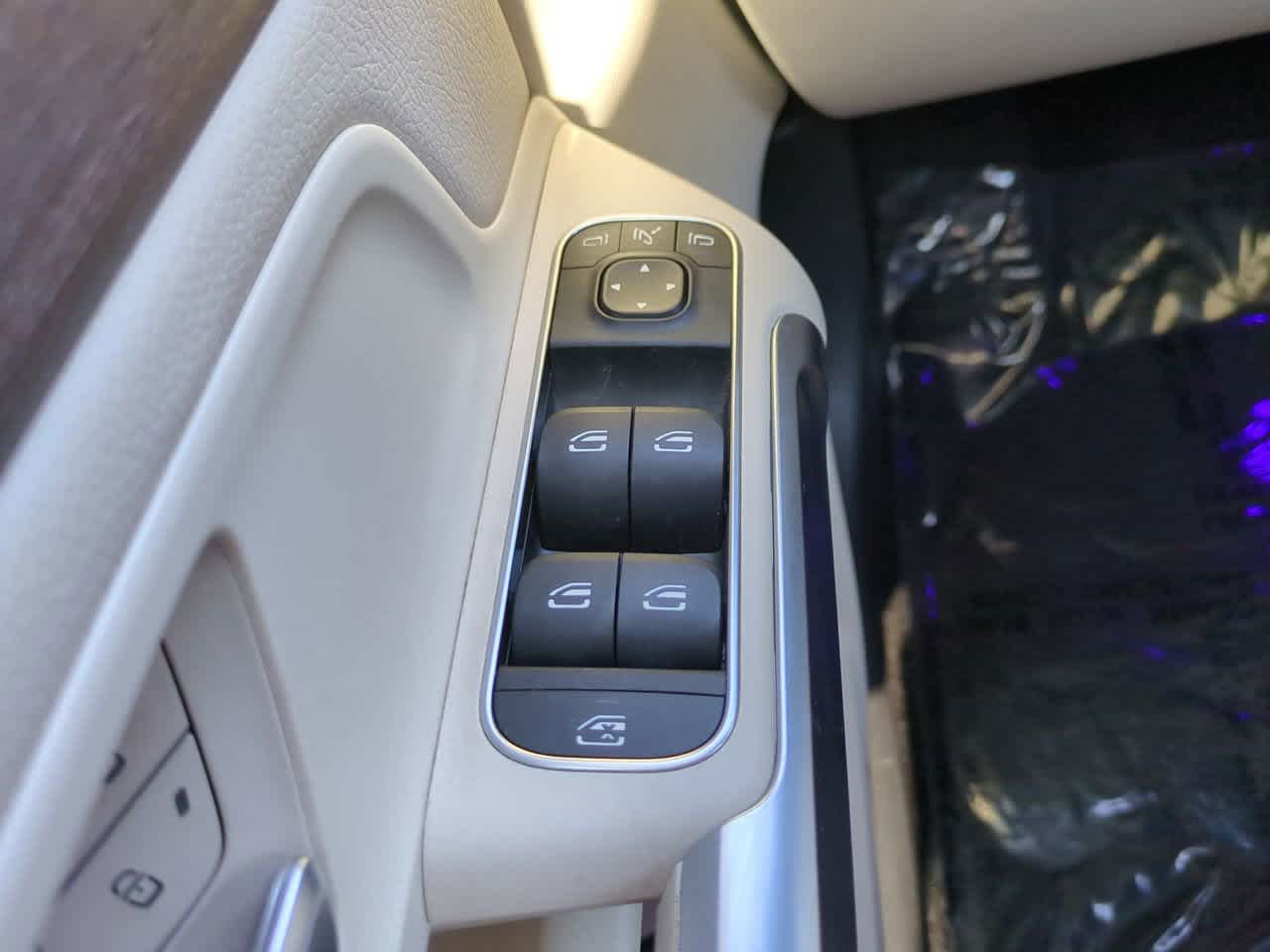 Thumbnail: 2023 Mercedes-Benz GLB - 23