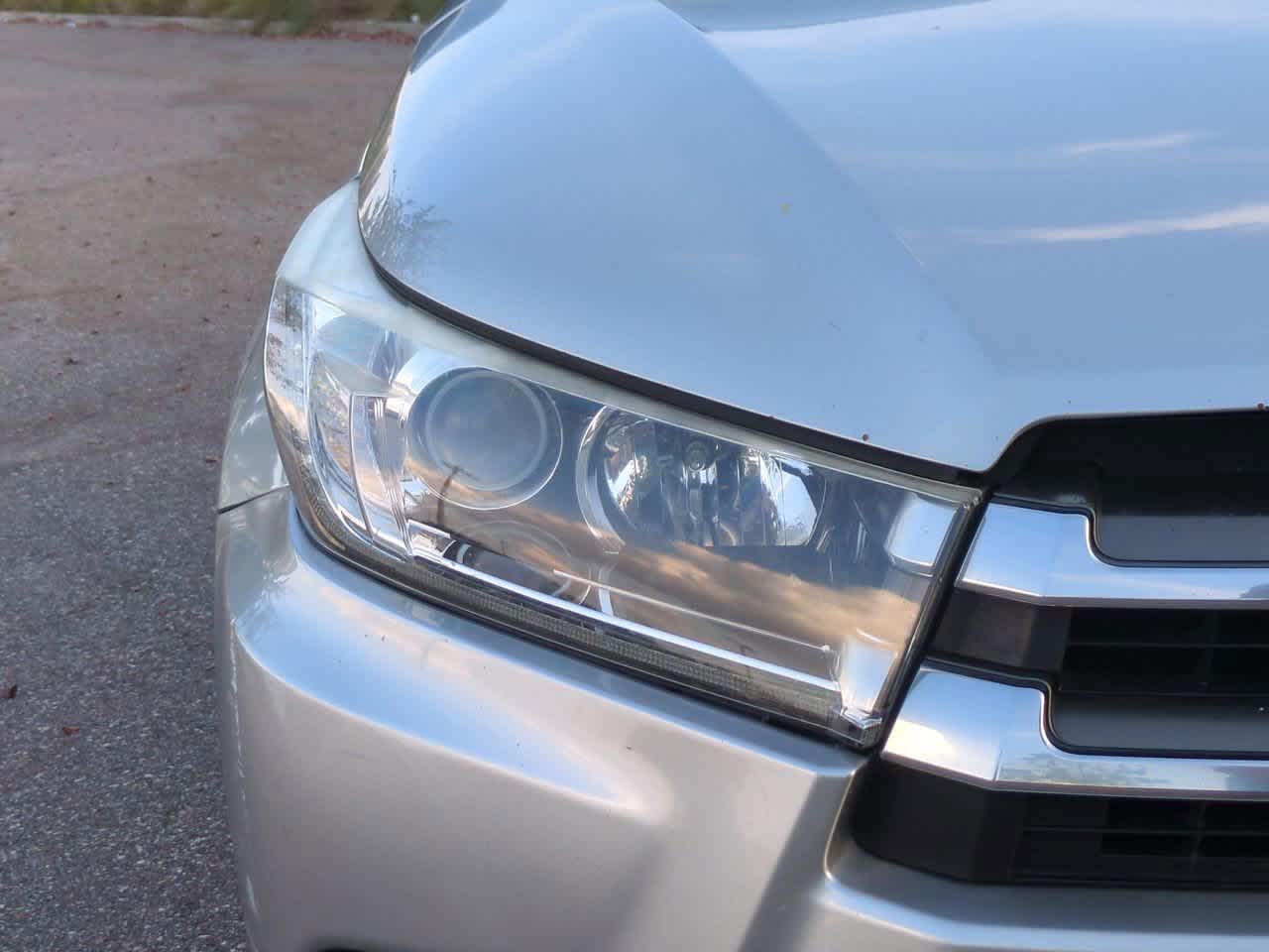 Thumbnail: 2017 Toyota Highlander - 10