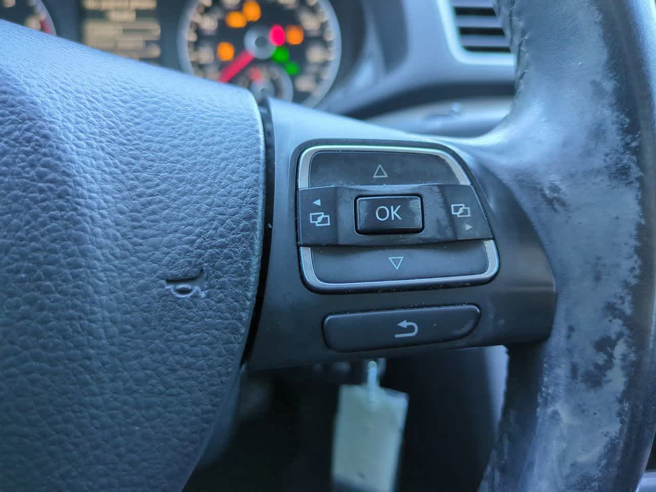 Thumbnail: 2013 Volkswagen Passat - 22