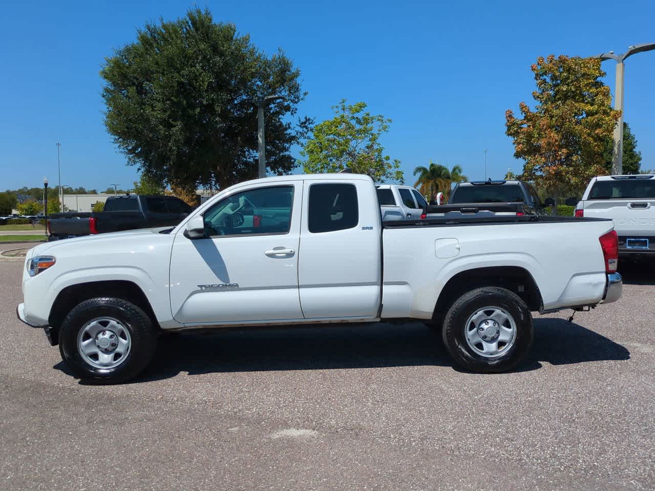 Thumbnail: 2016 Toyota Tacoma - 3