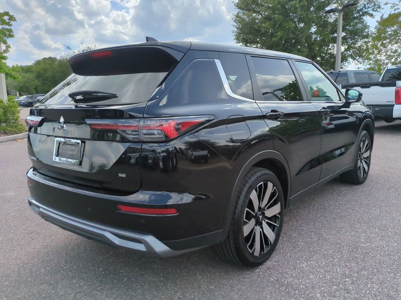 Thumbnail: 2025 Mitsubishi Outlander - 6