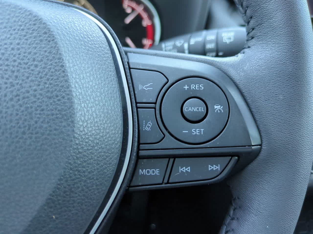 Thumbnail: 2023 Toyota RAV4 - 25