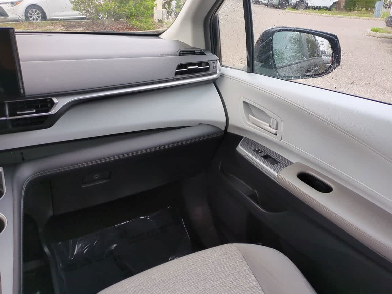 Thumbnail: 2025 Toyota Sienna - 17