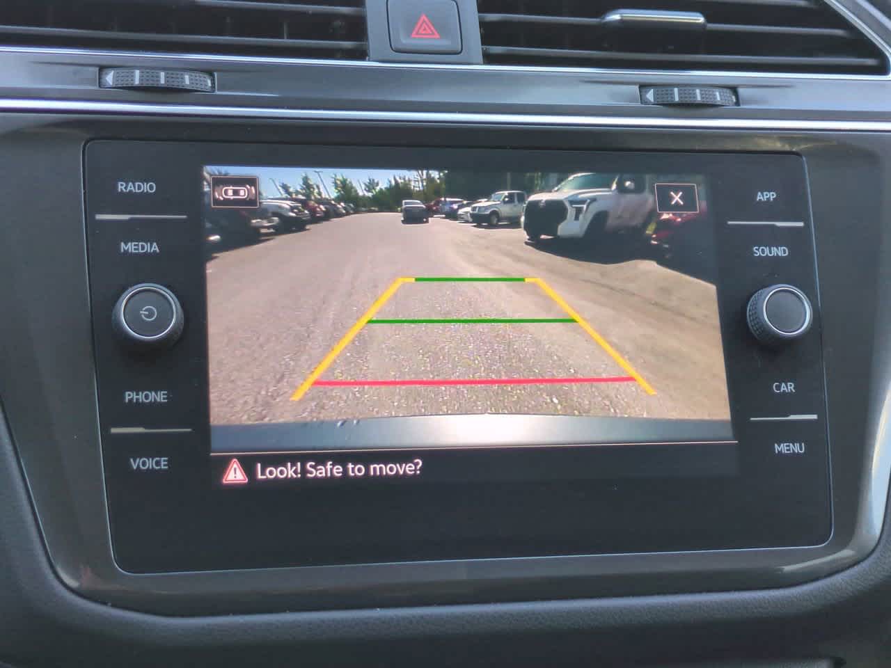 Thumbnail: 2023 Volkswagen Tiguan - 19