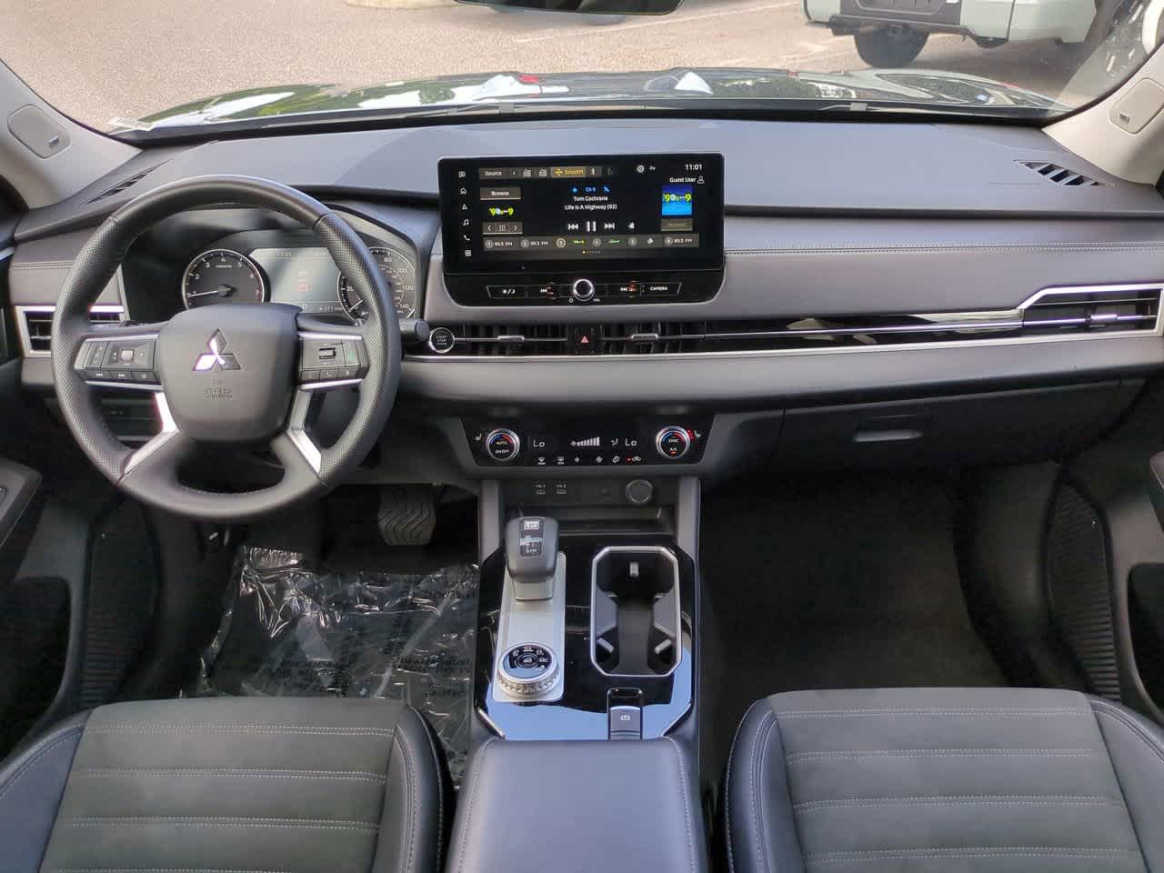 Thumbnail: 2025 Mitsubishi Outlander - 15
