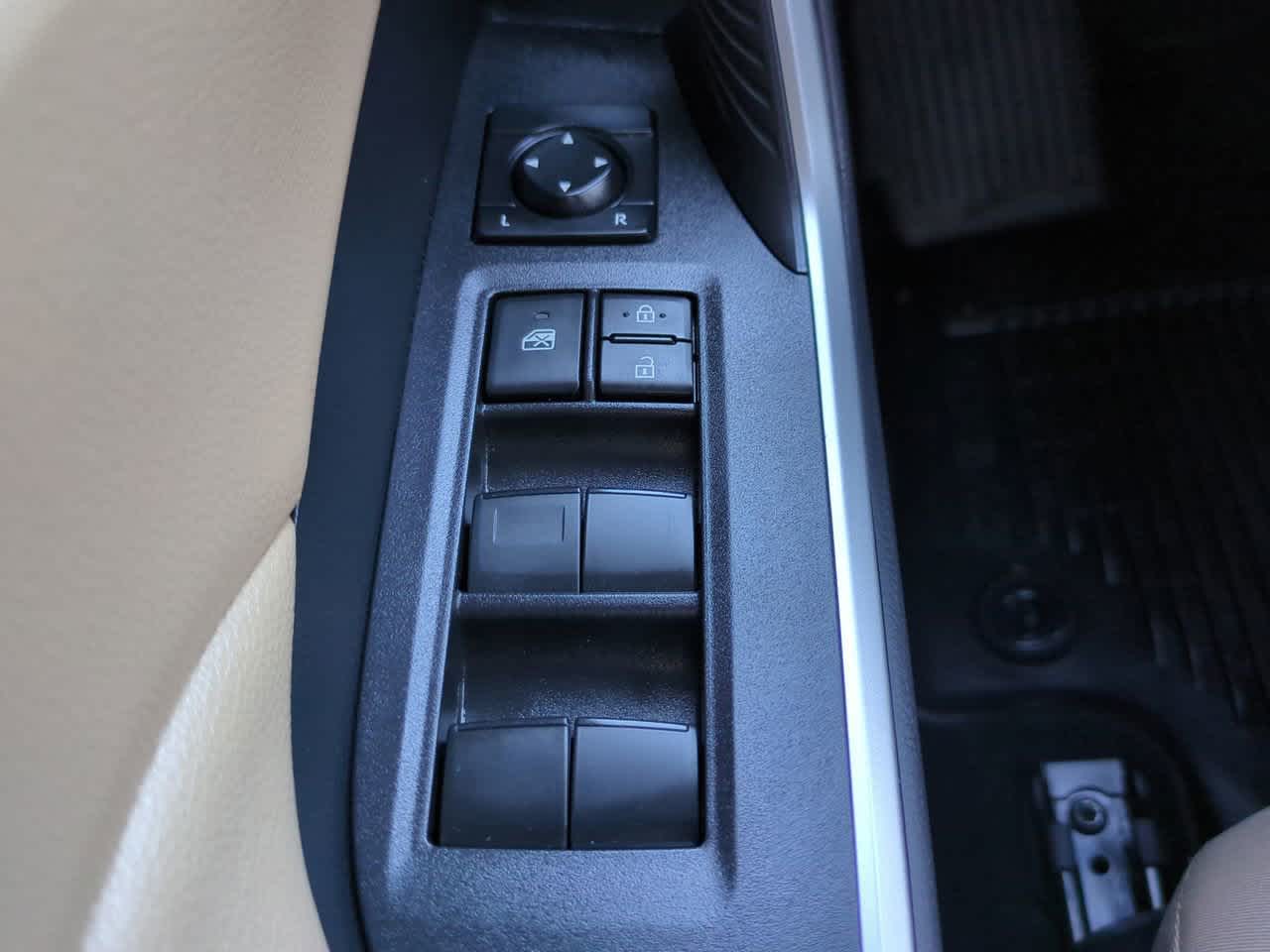 Thumbnail: 2025 Toyota RAV4 - 21