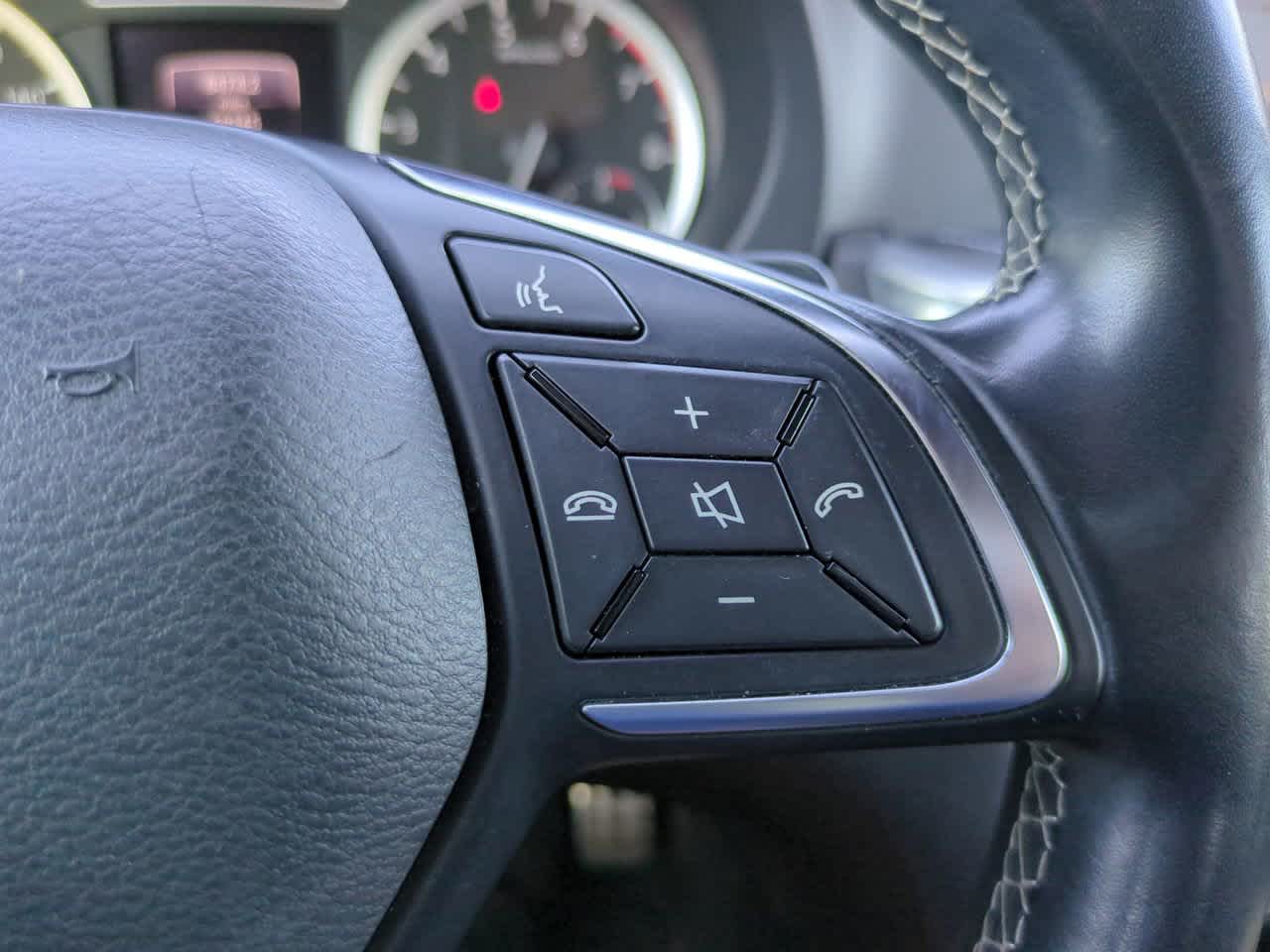 Thumbnail: 2017 INFINITI QX30 - 26