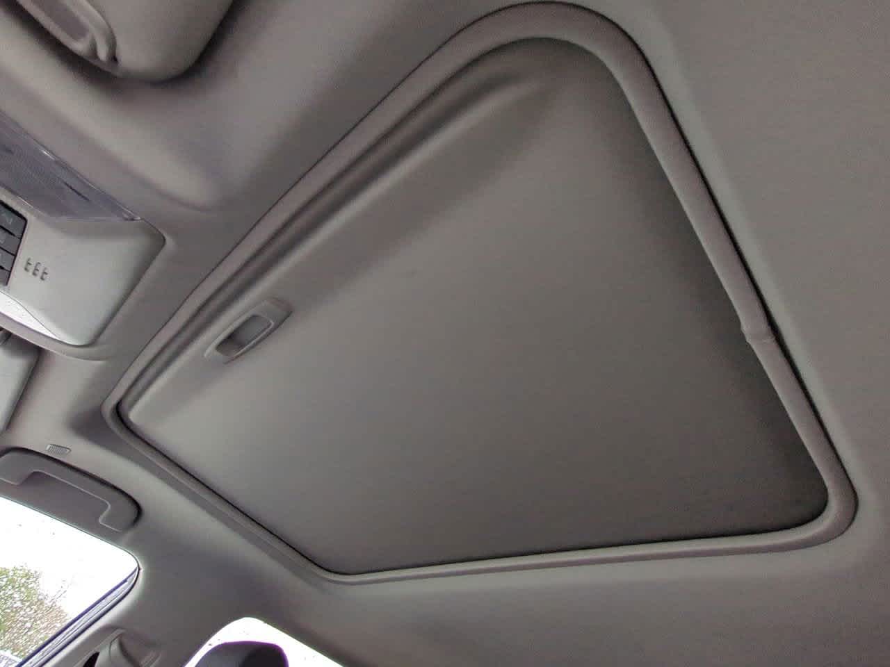 Thumbnail: 2025 Toyota RAV4 - 18