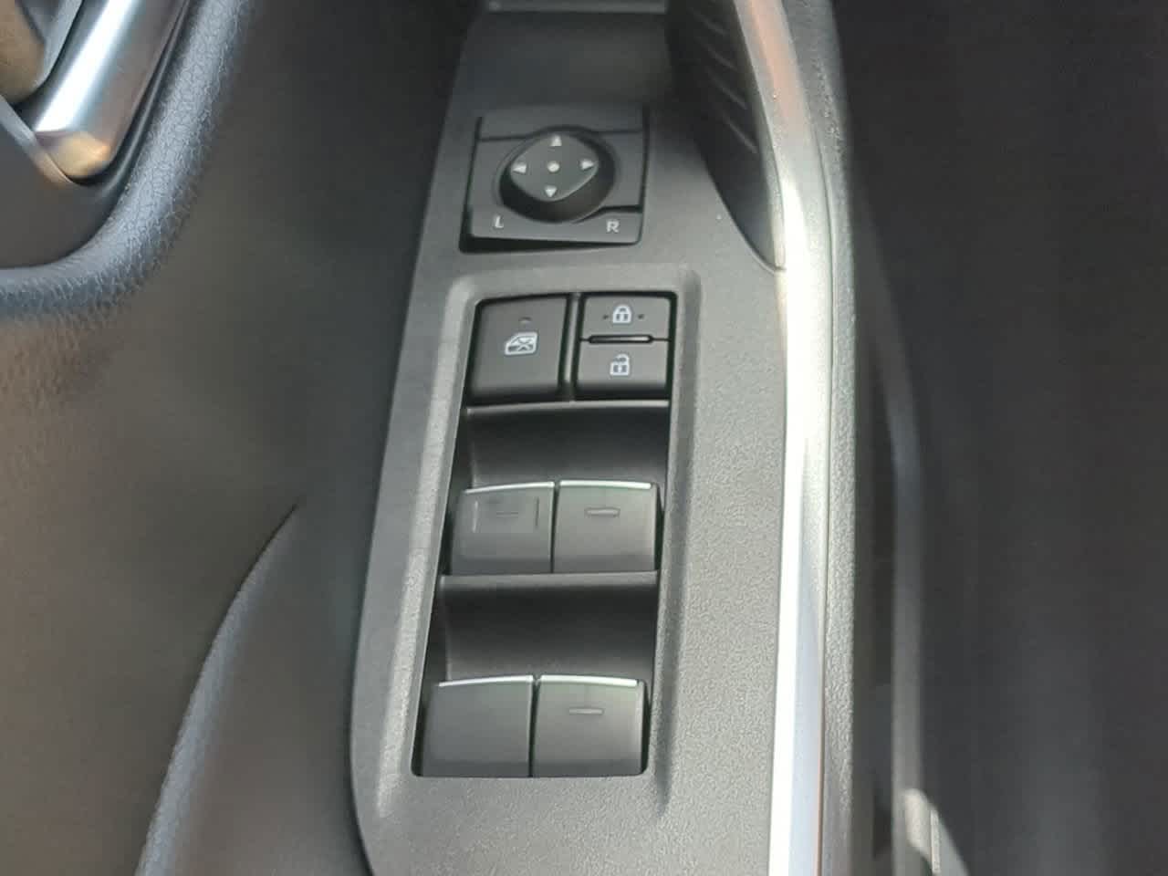Thumbnail: 2025 Toyota RAV4 - 20