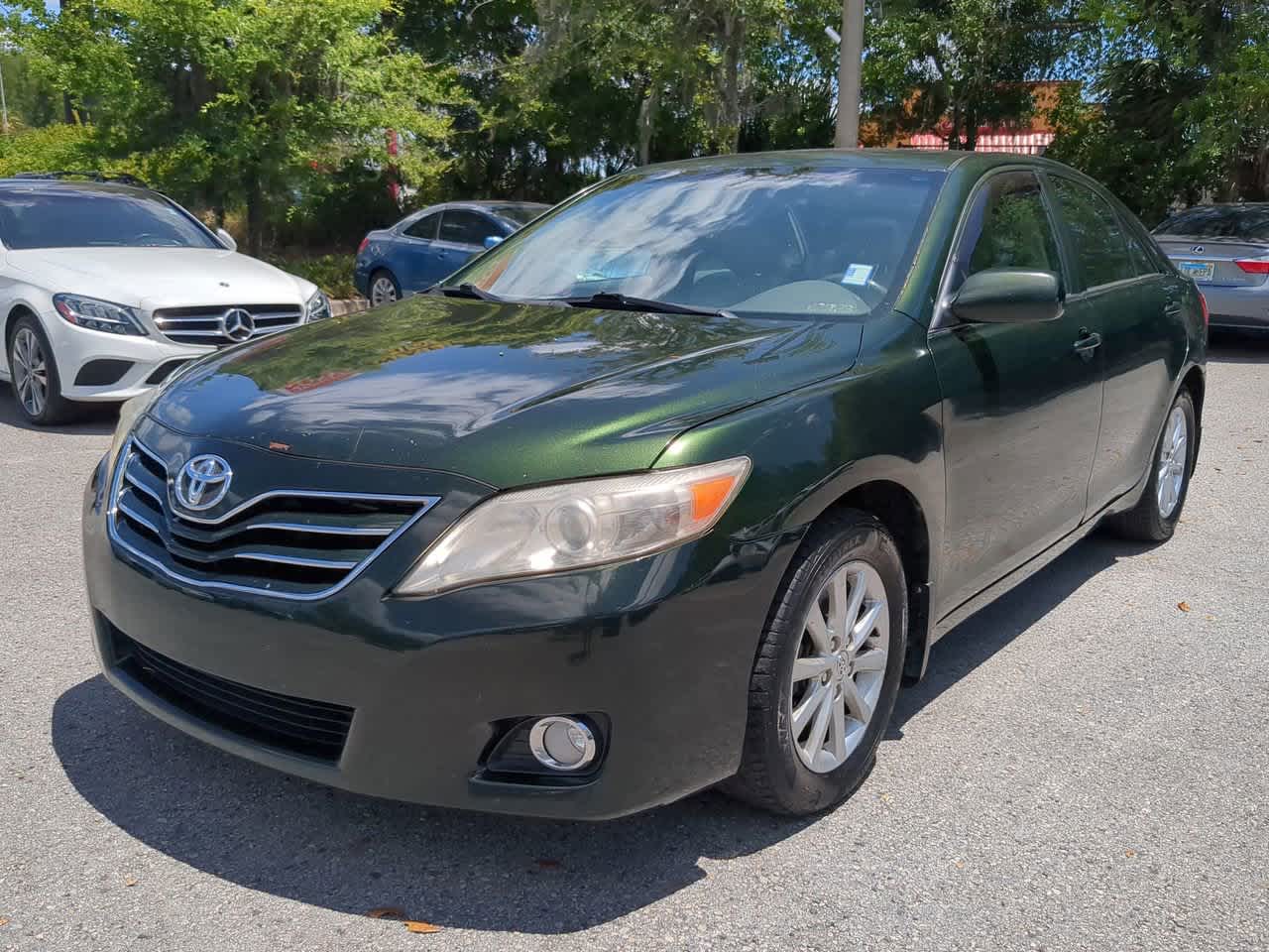 2011 Toyota Camry XLE 2