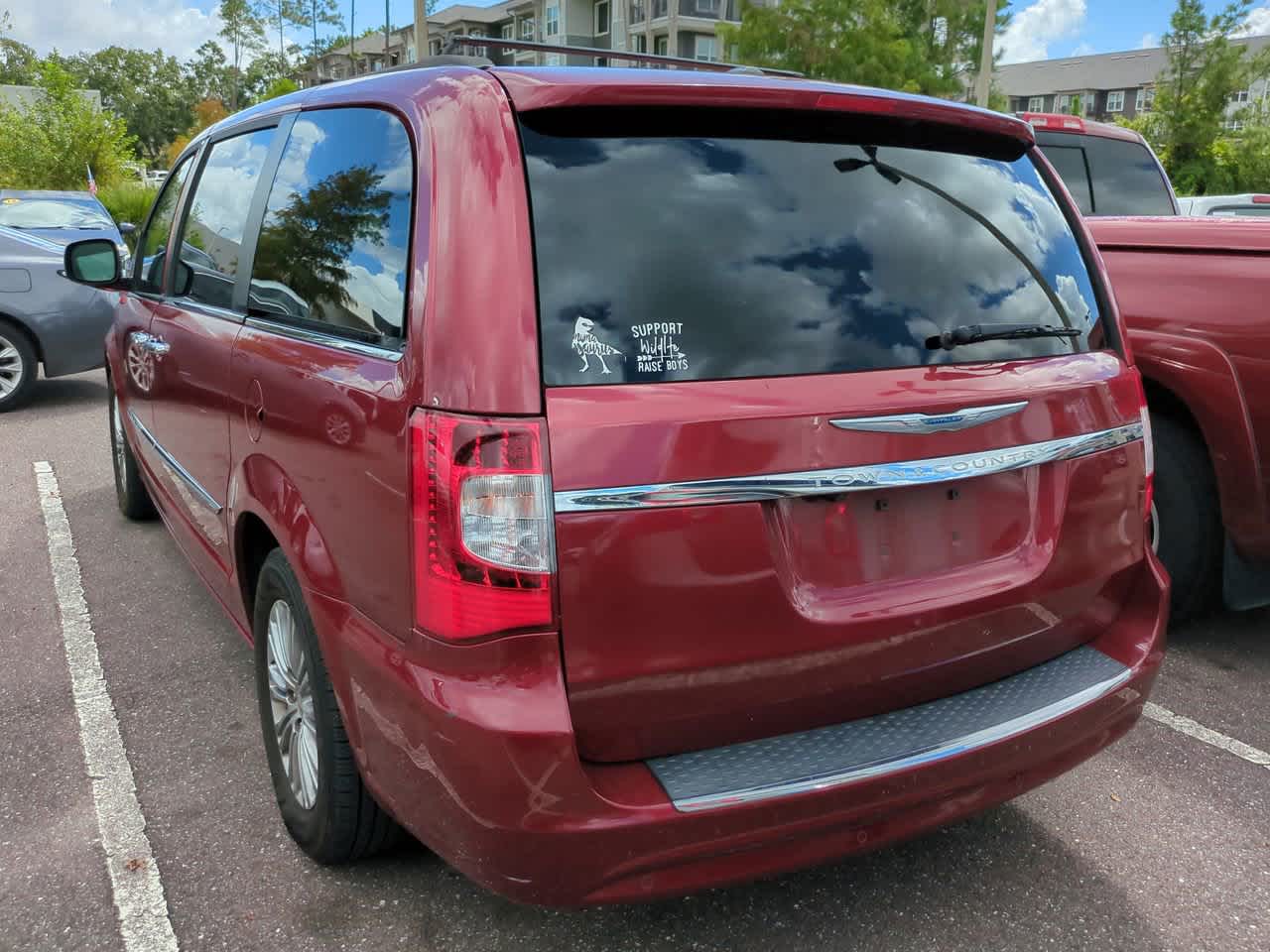 Thumbnail: 2016 Chrysler Town & Country - 5