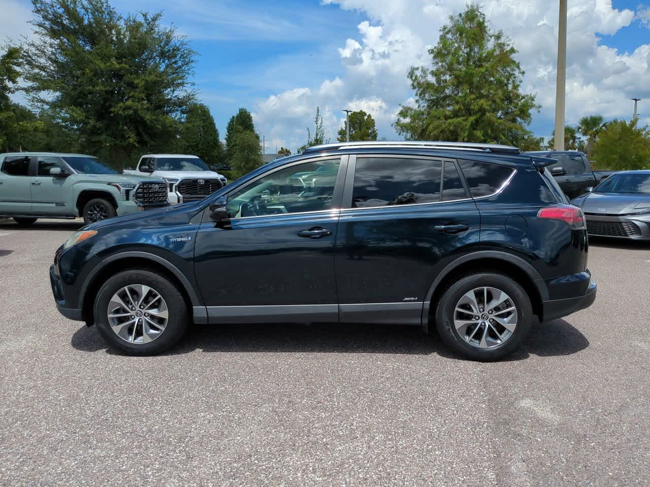 Thumbnail: 2017 Toyota RAV4 - 3