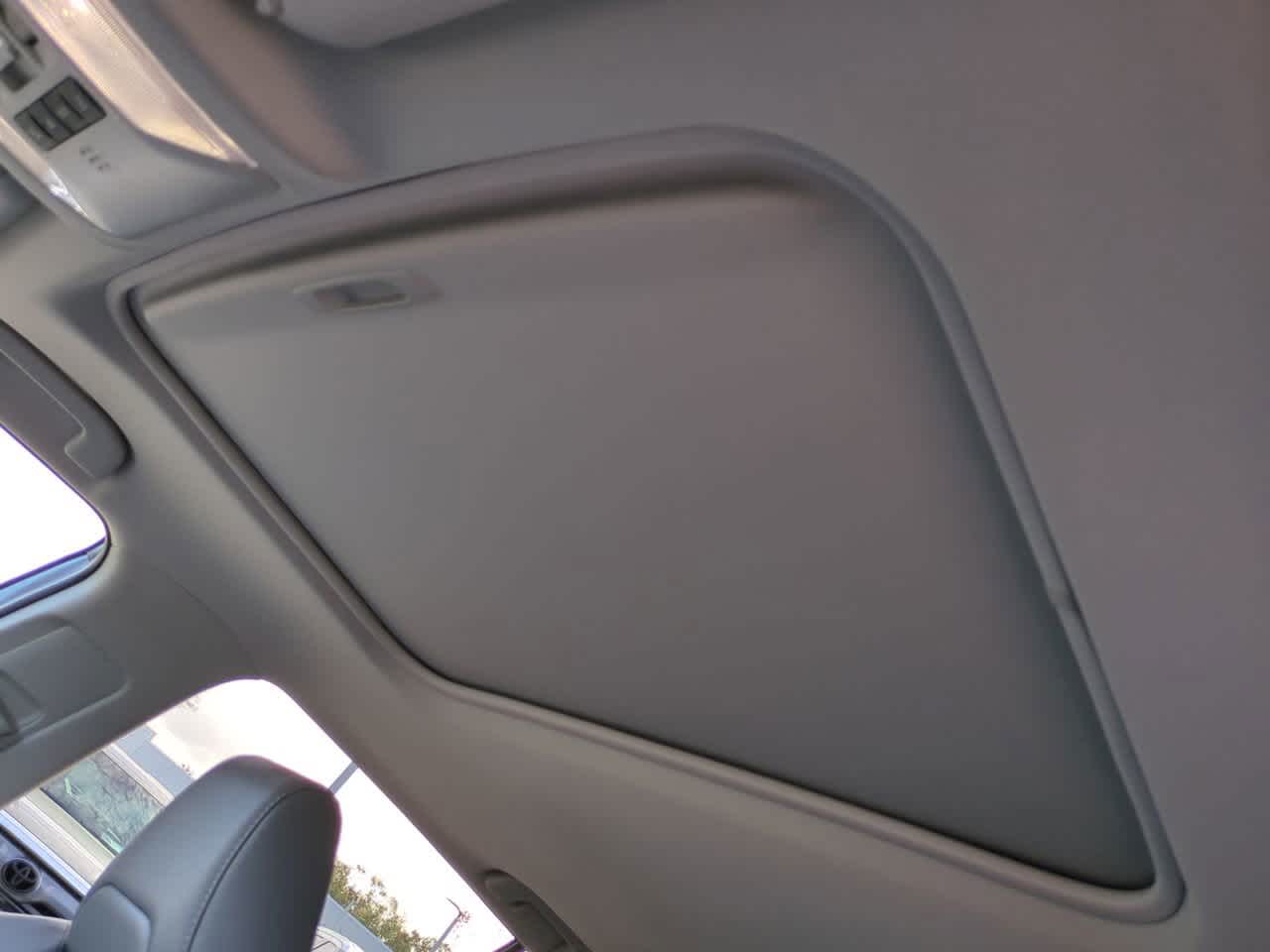 Thumbnail: 2022 Toyota RAV4 - 19