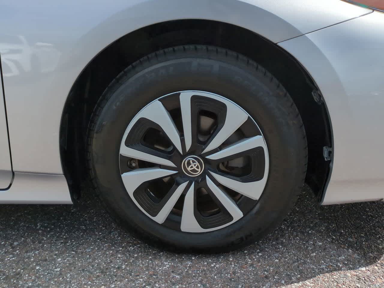 Thumbnail: 2017 Toyota Prius Prime - 11