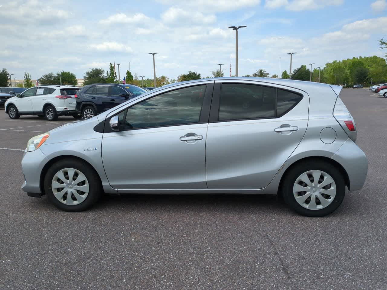 Thumbnail: 2014 Toyota Prius c - 3