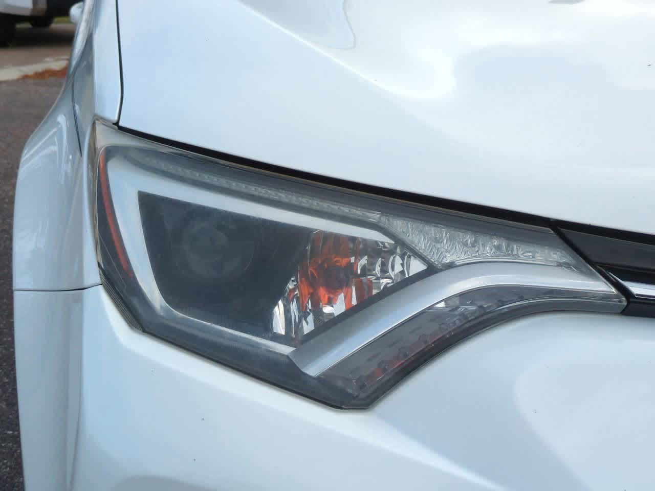 Thumbnail: 2018 Toyota RAV4 - 10