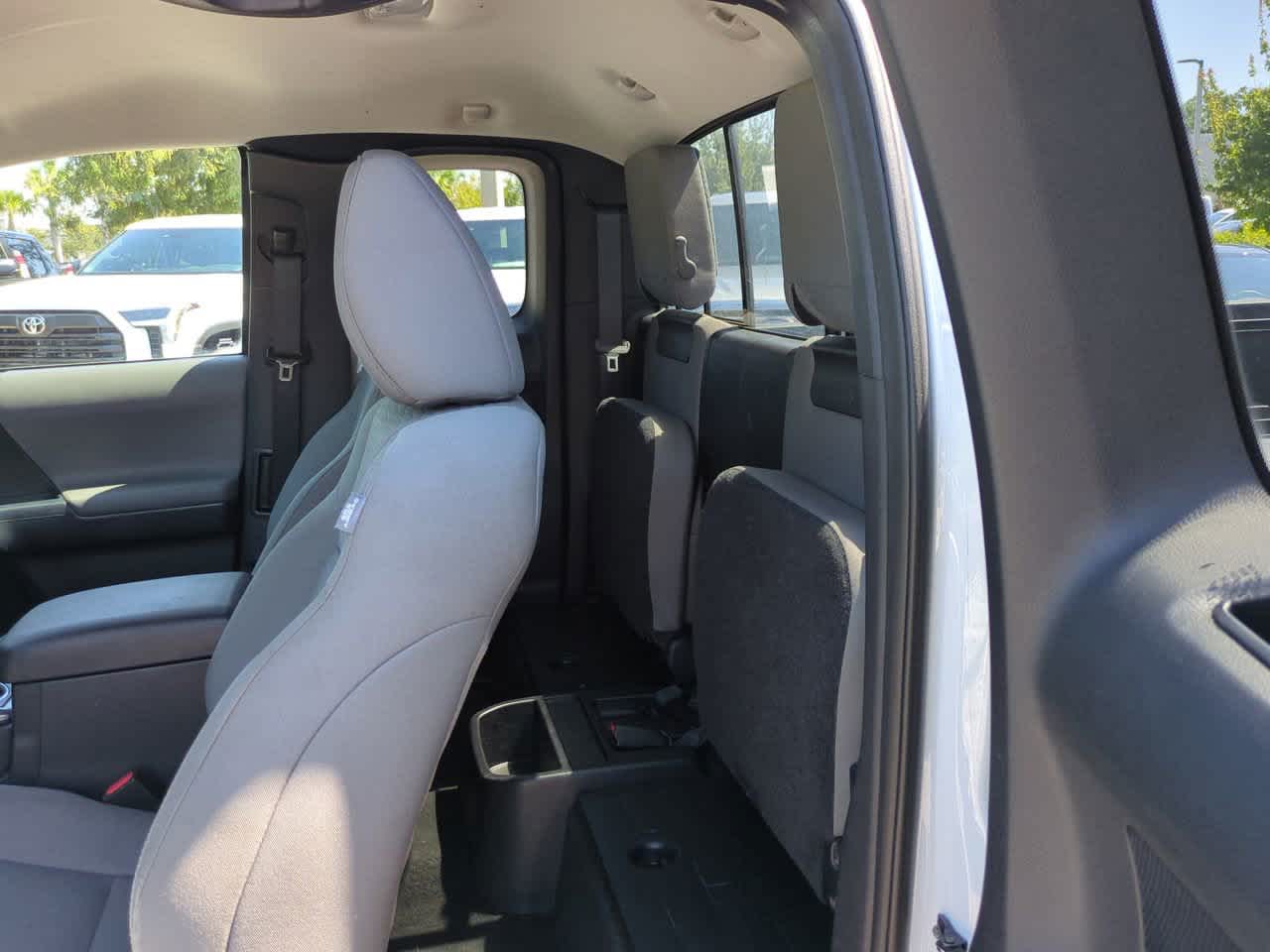 Thumbnail: 2016 Toyota Tacoma - 13