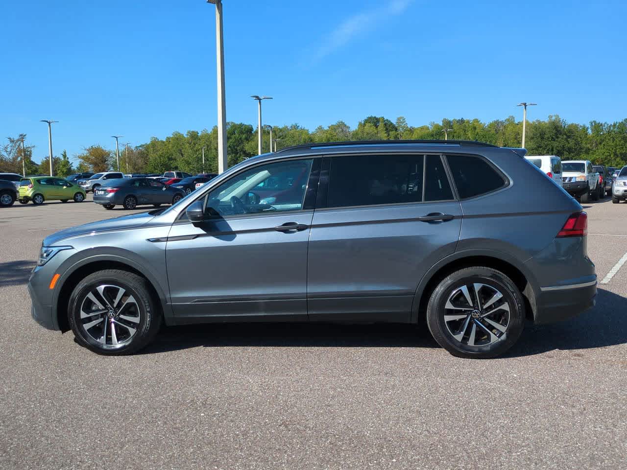Thumbnail: 2024 Volkswagen Tiguan - 3