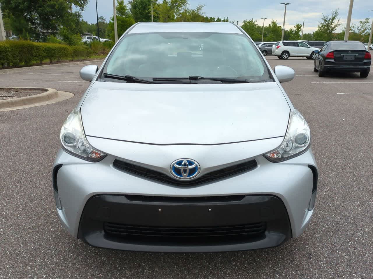 Thumbnail: 2015 Toyota Prius v - 9